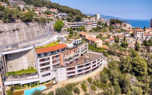 Luxury 4 bed penthouse with views of Monaco’s Port Hercule and the sea