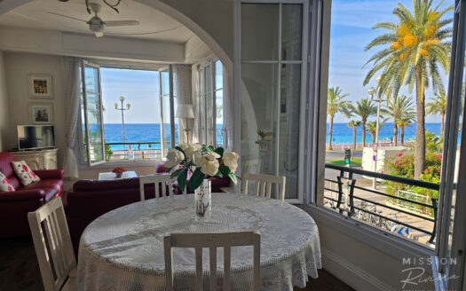 2 bedroom apartment with sea views on Promenade des Anglais