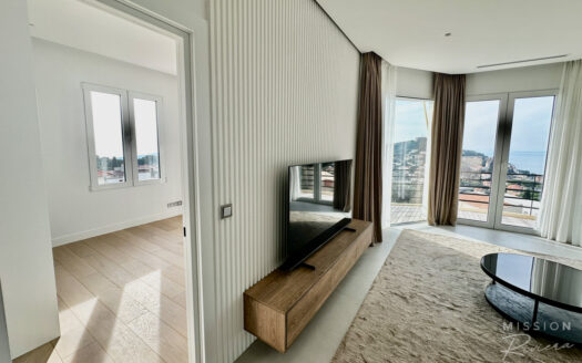 Newly renovated 2 bed apartment with sea views close to Col de Villefranche
