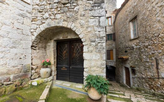 Beautifully renovated 3 bed medieval townhouse in centre of historic Peillon