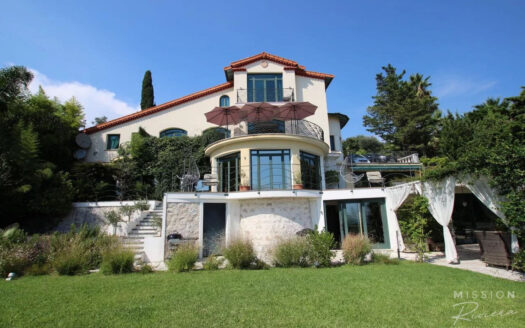 Luxury 450m2 villa with panoramic sea views in prestigious location