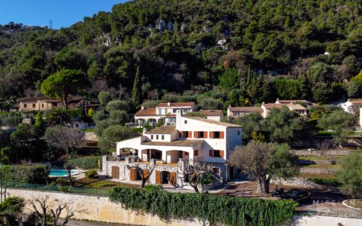 Provençal villa with panoramic sea views in La Turbie above Monaco