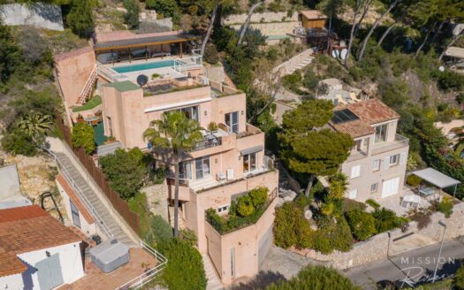 Well appointed 5 bed villa in Èze Bord de Mer with sea view and rooftop pool