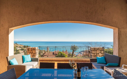 Provençal villa with panoramic sea views in La Turbie above Monaco
