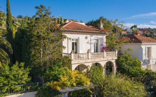 Traditional Niçois 3 bed villa with sea and city views in exclusive Mont Boron