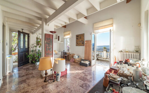Traditional Niçois 3 bed villa with sea and city views in exclusive Mont Boron